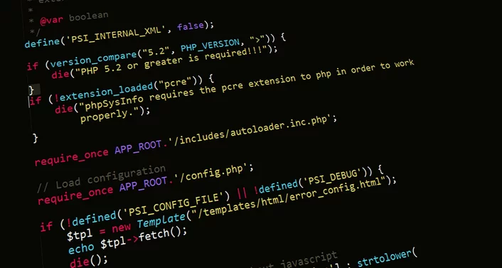 Individuelle Softwareentwicklung und Schnittstellen PHP-Quellcode mit Syntax-Highlighting auf dunklem Bildschirm
