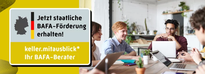 keller.mitausblick* ist BAFA-zertifiziert Team bei einer Besprechung, daneben das Siegel „Jetzt staatliche BAFA-Förderung erhalten! keller.mitausblick* – Ihr BAFA-Berater“